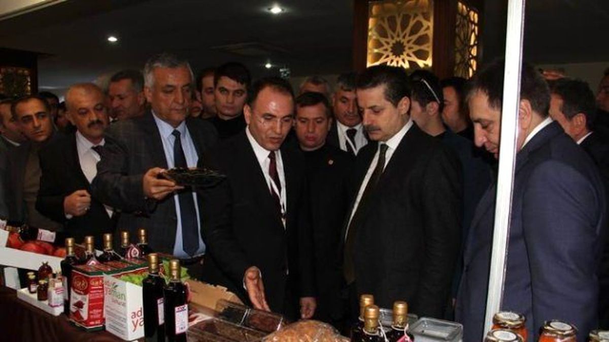 Bakan Çelik\'ten Adıyaman Standına İlgi