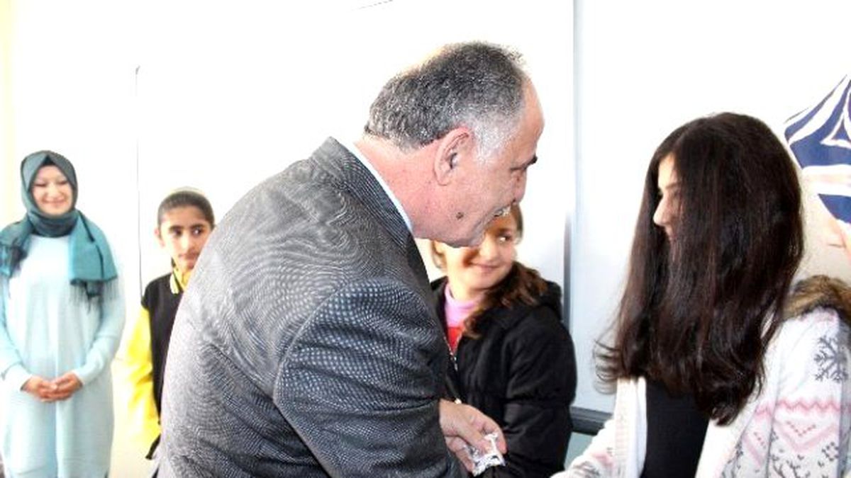 Başkan Aydın, Öğrencilere Karne Dağıttı