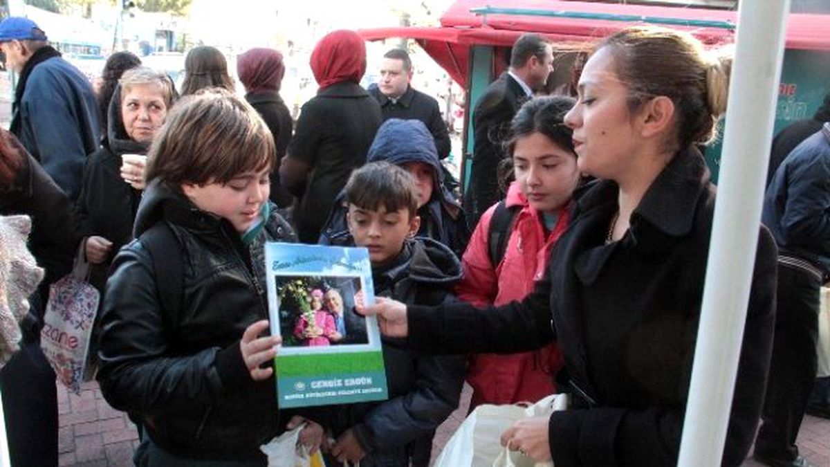 Başkan Ergün\'den Akhisarlı Çocuklara Karne Hediyesi