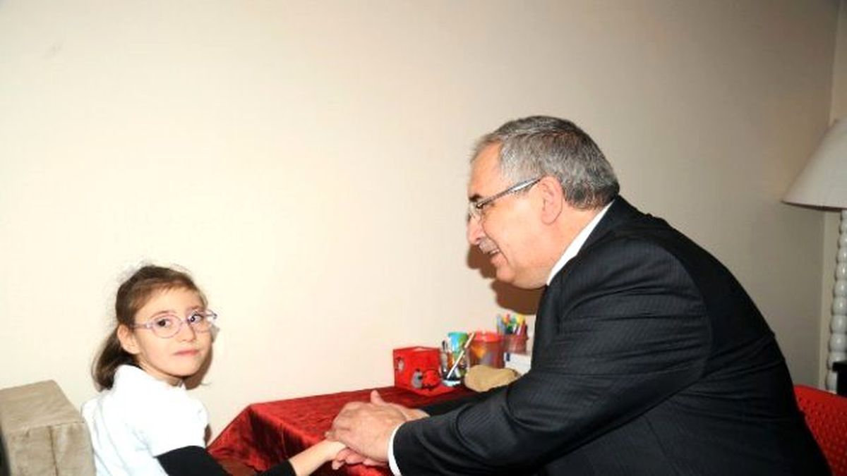 Bilecik\'te Evde Eğitim Gören Öğrencinin Karne Sevinci