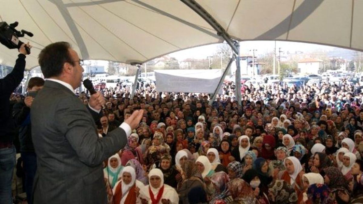 Çaycuma\'da 2016 Yılının İlk Umre Kafilesi Dualar ile Kutsal Topraklara Uğurlandı
