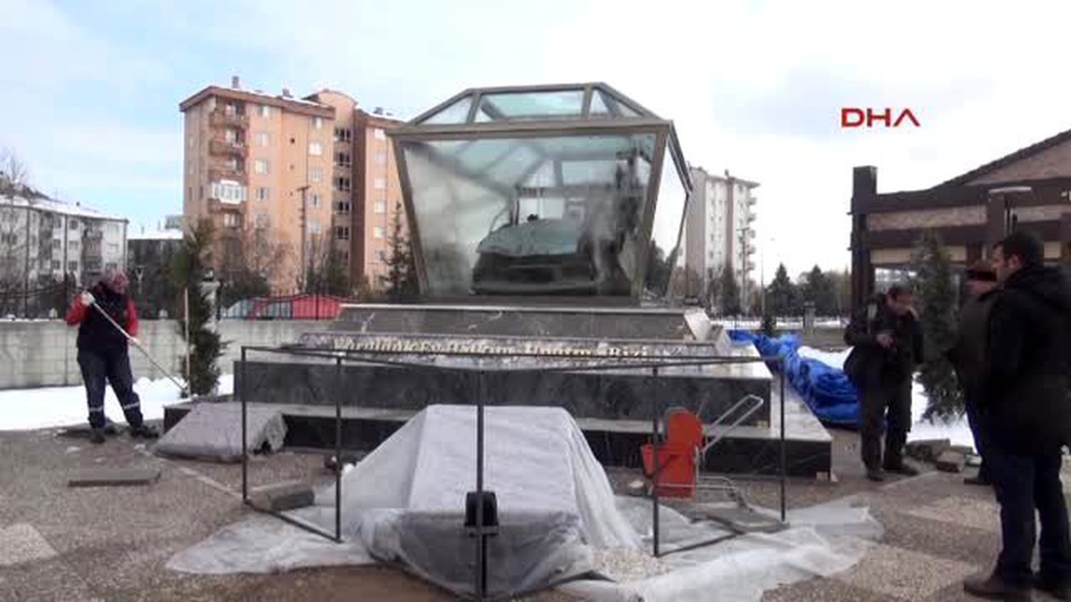 Eskişehir - Uğur Mumcu\'nun Otomobili Eskişehir\'de Sergileniyor