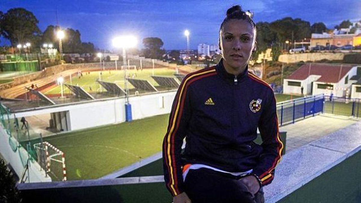 Hakem, Kadın Futbolcuya Sarktı