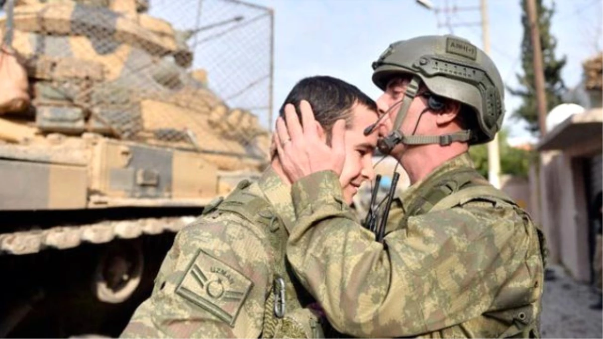 Tankın Üzerinde Polise Siper Olan Asker, Sessizliğini Bozdu