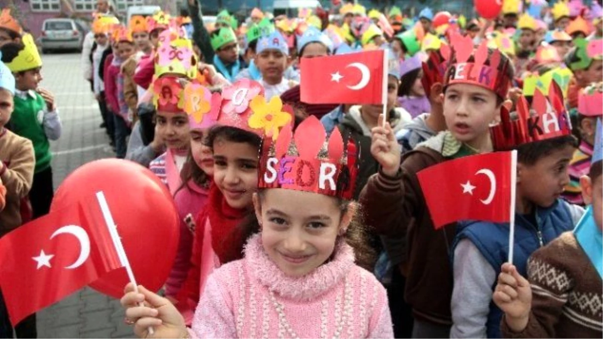 Karne Alan Suriyeli Öğrencinin Okuduğu Yazı Duygulandırdı