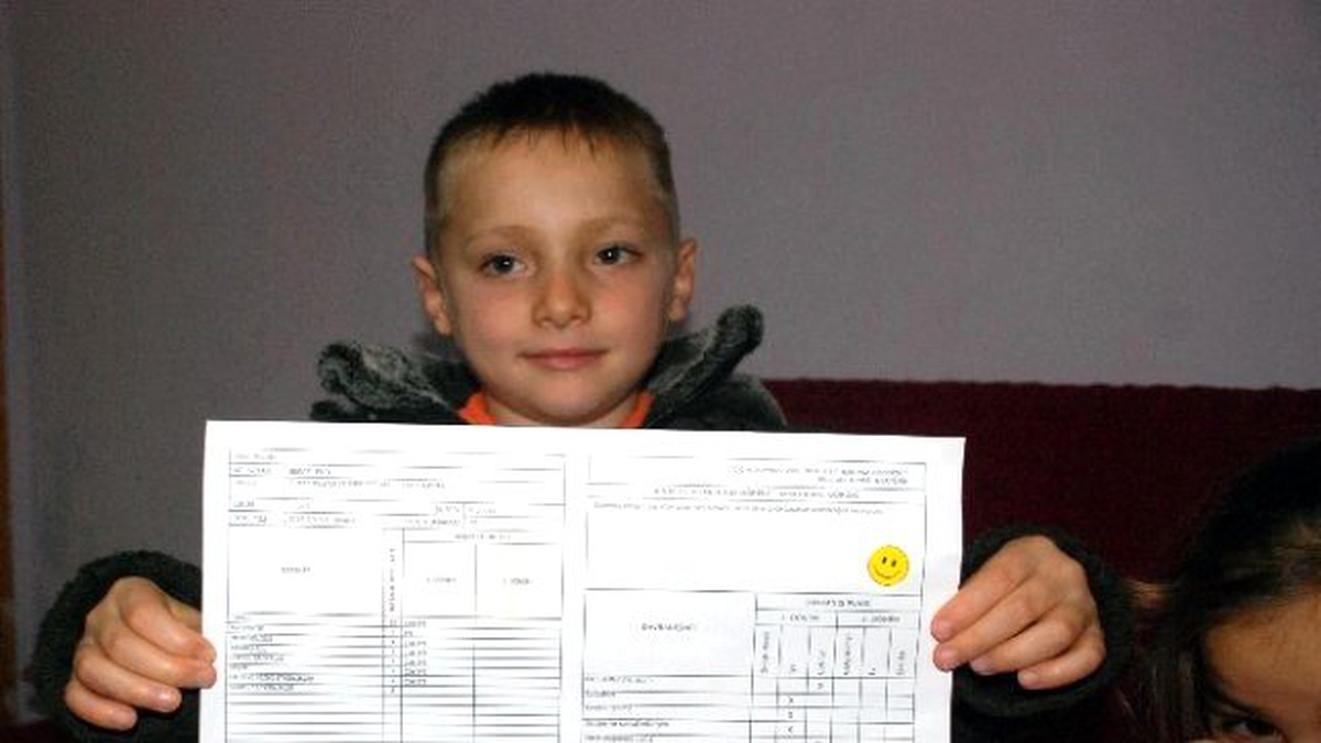 Kayıp Çocuklardan Bayram\'ın İkizi Karnesini Aldı