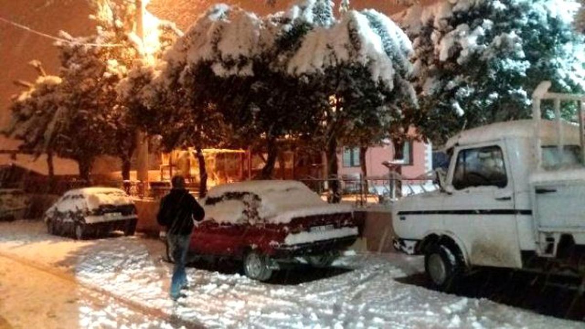 Kocaeli\'de Kar Yağışı Etkili Oluyor