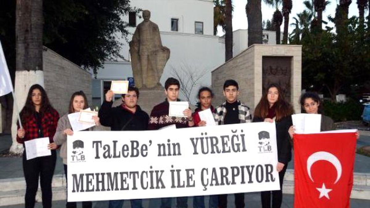 Liselilerden Şehit Aileleri ile Mehmetçiğe Anlamlı Hediye