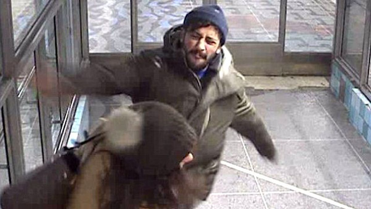 Metroda Hırsız Dehşeti! Genç Kadına Tekme Tokat Saldırdı