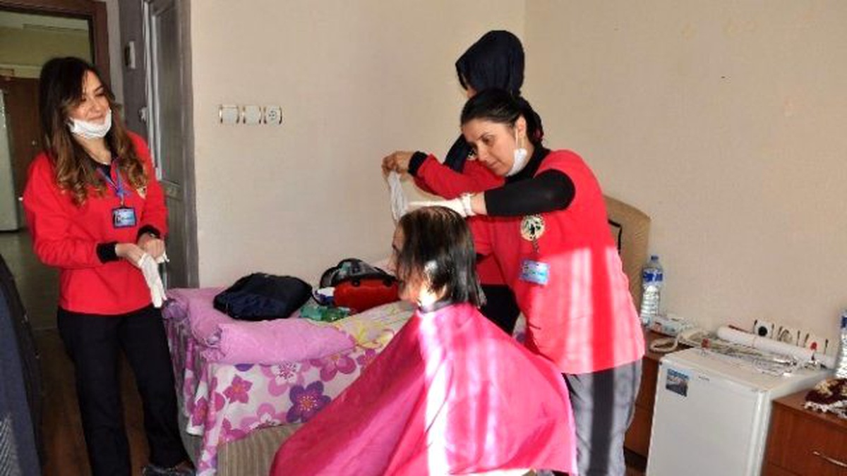Nazilli Belediyesinden Huzurevi Sakinlerine Kişisel Bakım Hizmeti