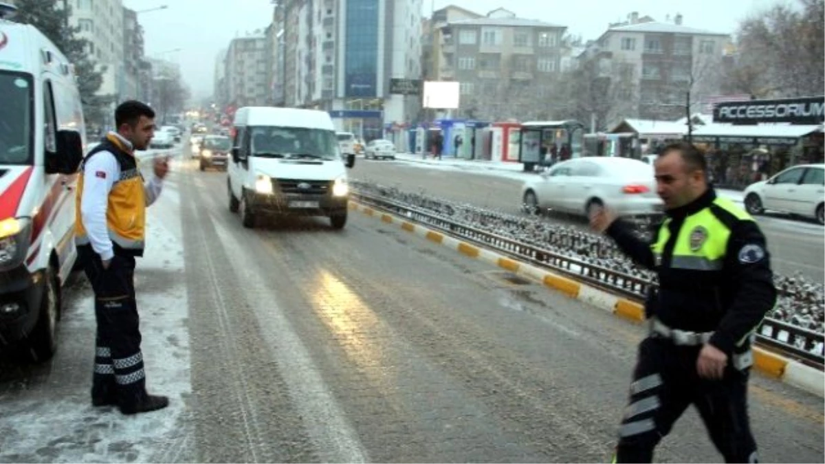 Nevşehir\'de Ambulans Öğrenciye Çarptı