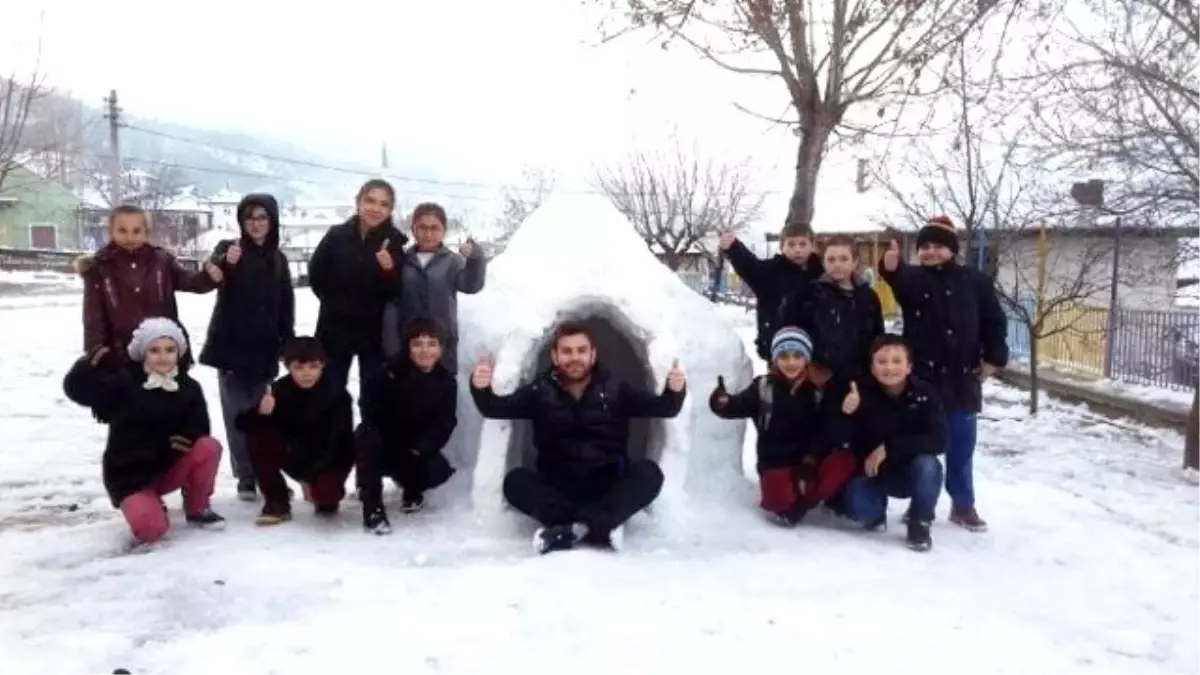 Öğrenciler Kardan Eskimo Evi Yaptılar