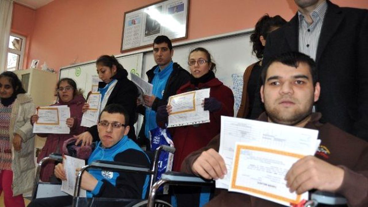 Özel Öğrencilerin Karne Sevinci