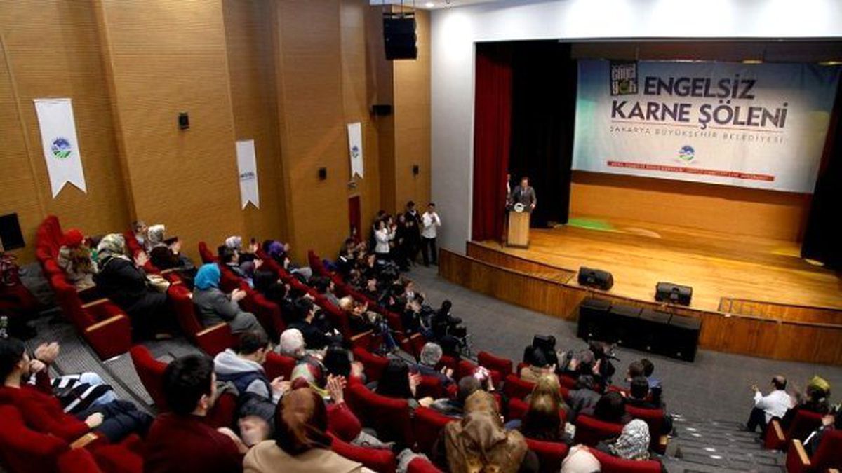 Sgm\'deki Kursiyerler Karne Heyecanı Yaşadı