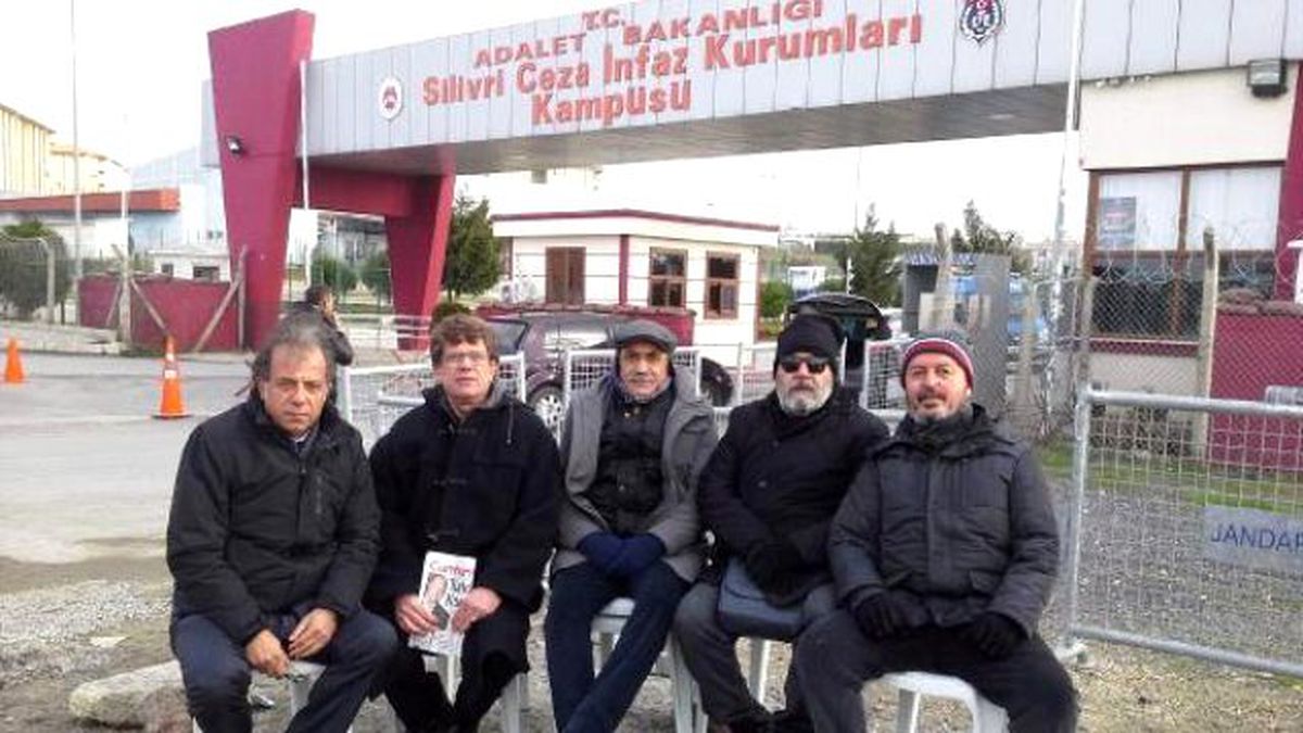 Silivri\'de Umut Nöbeti Devam Ediyor