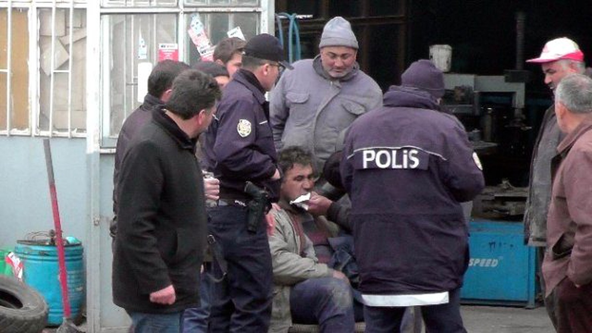 Şişirmek İstediği Kamyon Lastiği Patlayınca Yaralandı