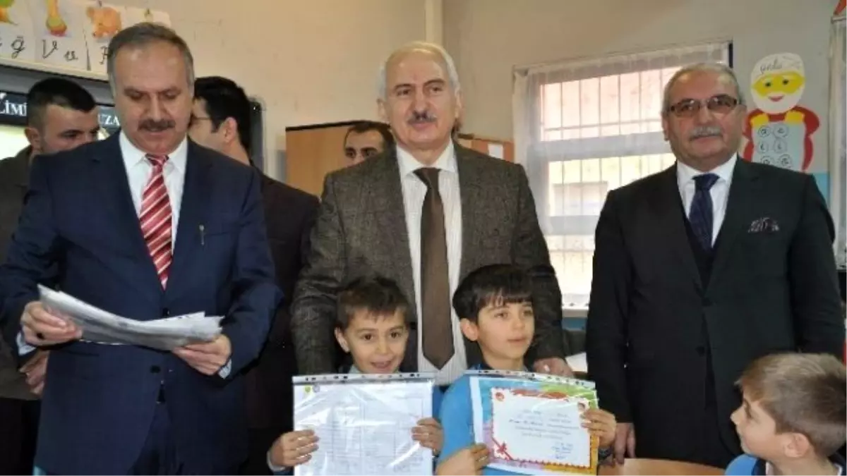 Sivas\'ta 118 Bin Öğrenci Karne Heyecanı Yaşadı