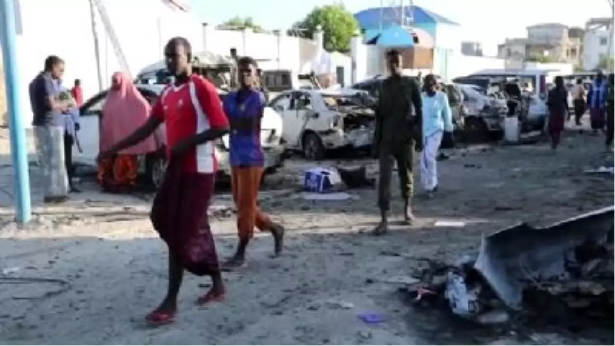 Somali\'nin Başkenti Mogadishu\'da İntihar Saldırısı: 20 Ölü