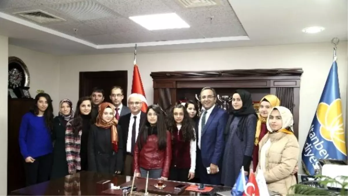 Suriyeli Mülteciler İçin Atkı Ördüler