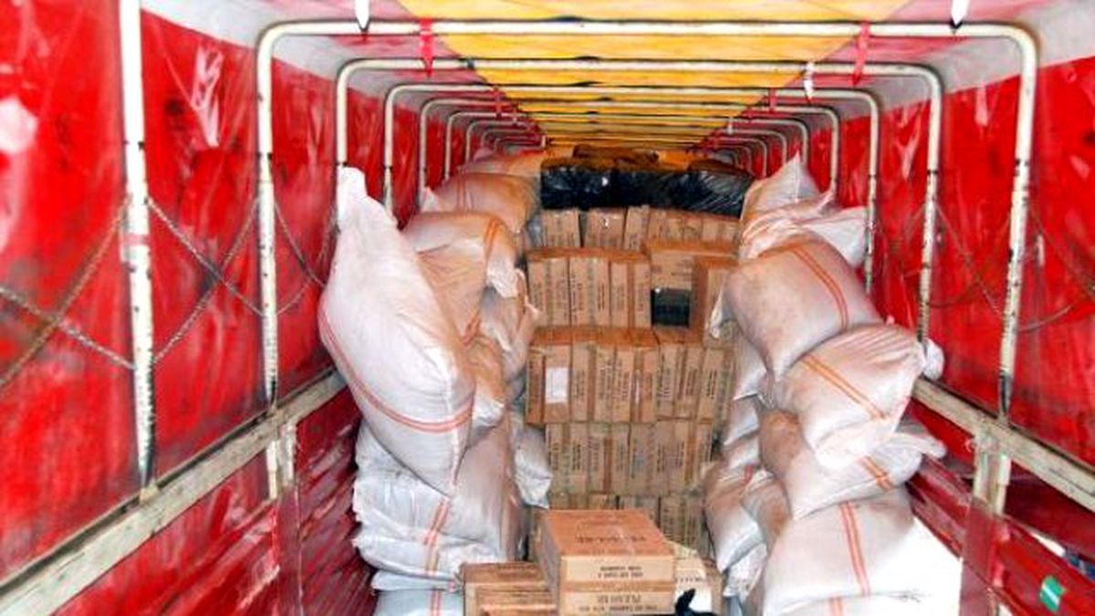 Tır\'da 260 Bin Paket Kaçak Sigaraya 2 Tutuklama