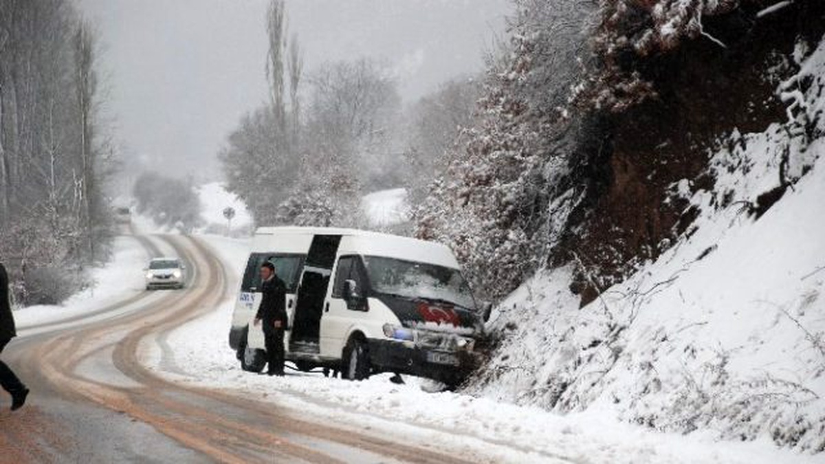 Tokat\'ta Kar Yağışı Kazalara Neden Oldu