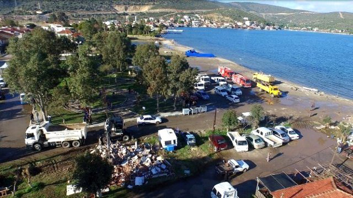 Urla\'da Barınaklar Boşaldı, Yıkım Hızlandı