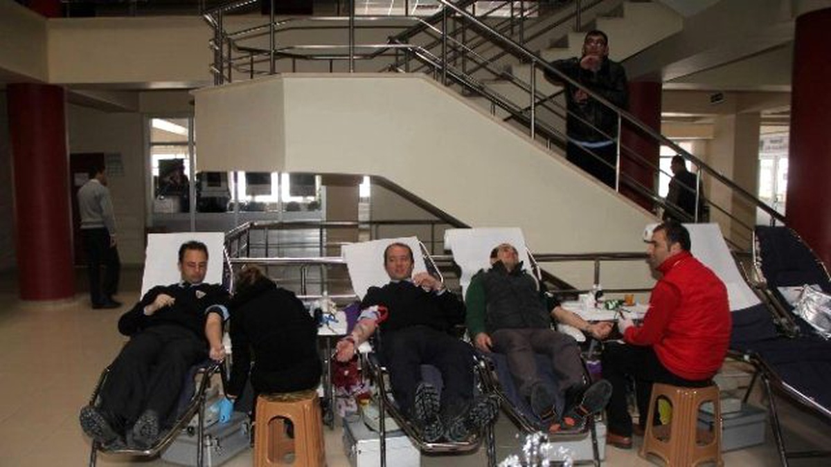 Yozgat Emniyet\'ten Kızlay\'a Kan Bağışı