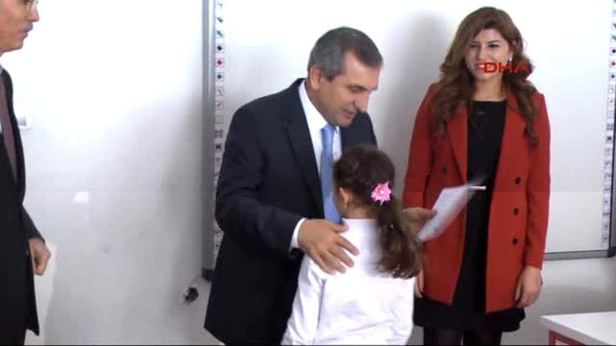 Yozgat Karnesini Şehit Babasının Mezarına Götürdü