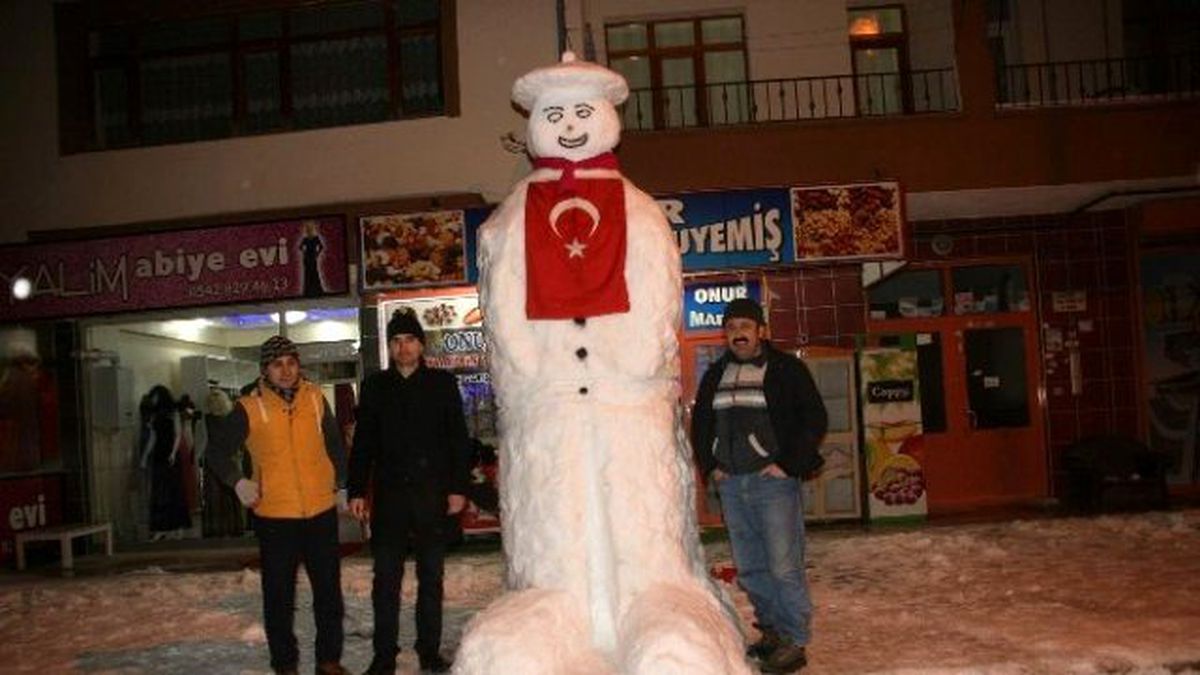 Yozgat\'ta Esnafından Dev Kardan Adam