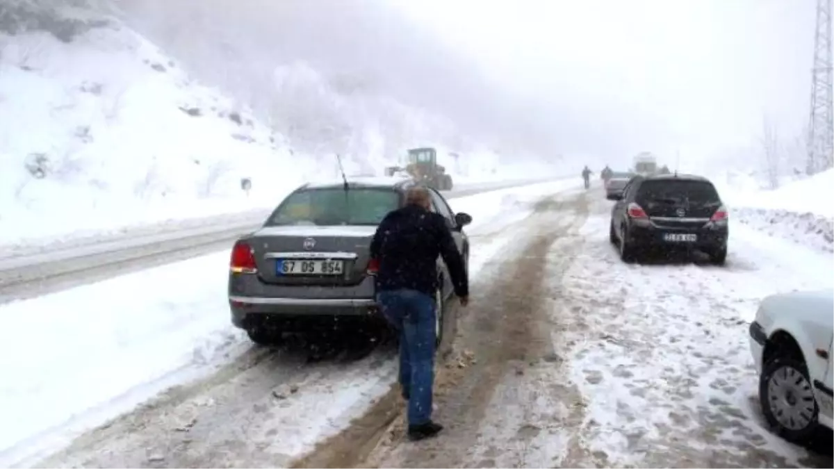 Zonguldak\'ta Kar Ulaşımı Aksattı