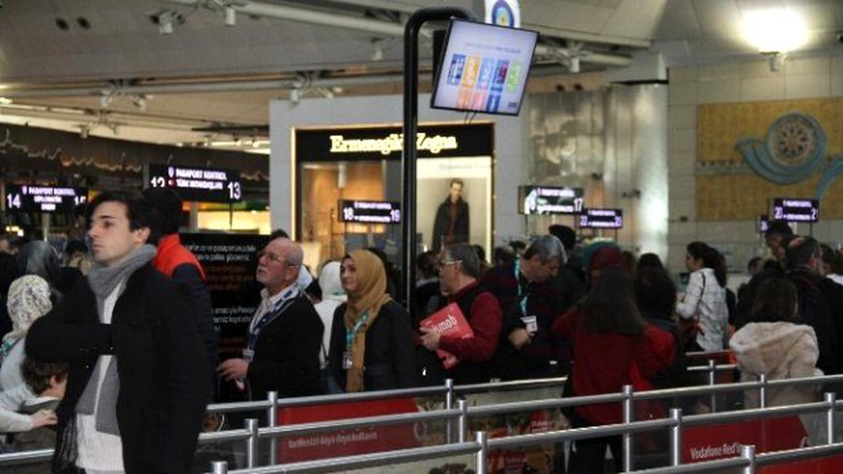 Atatürk Havalimanı\'nda Tatil Yoğunluğu