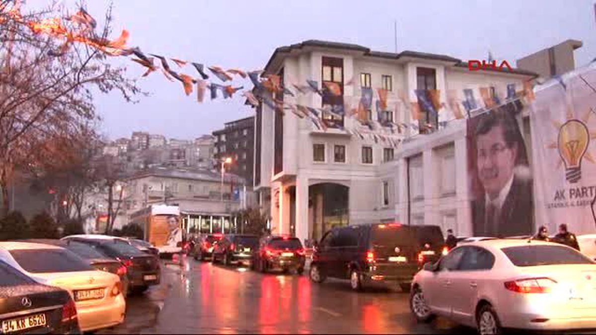 Başbakan Ahmet Davutoğlu, Akel Genel Sekreteri Kiprianu\'yu Kabul Etti