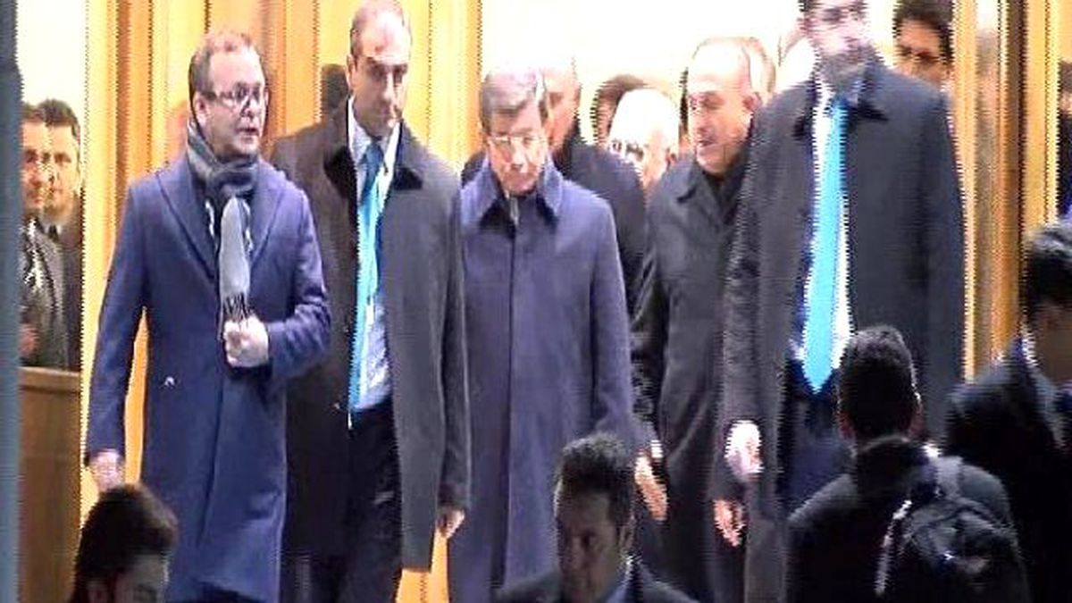Başbakan Davutoğlu Türkiye\'ye Döndü