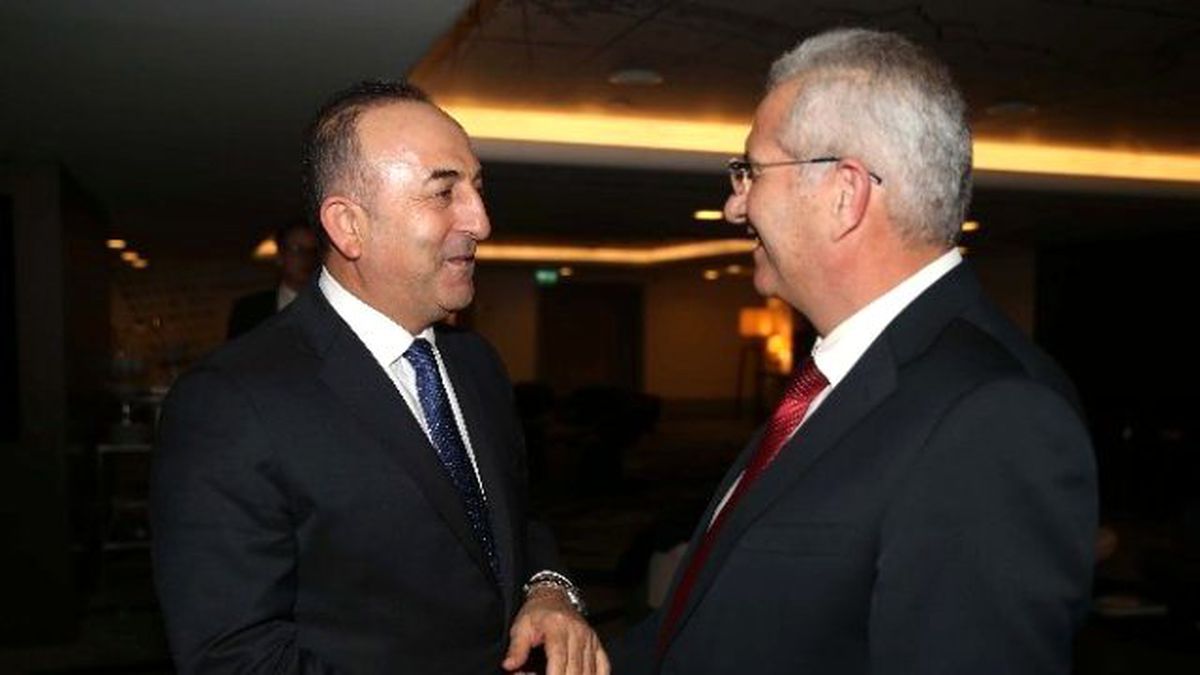Çavuşoğlu, Rum Kesimi Ana Muhalefet Partisi Lideri Kiprianu ile Bir Araya Geldi