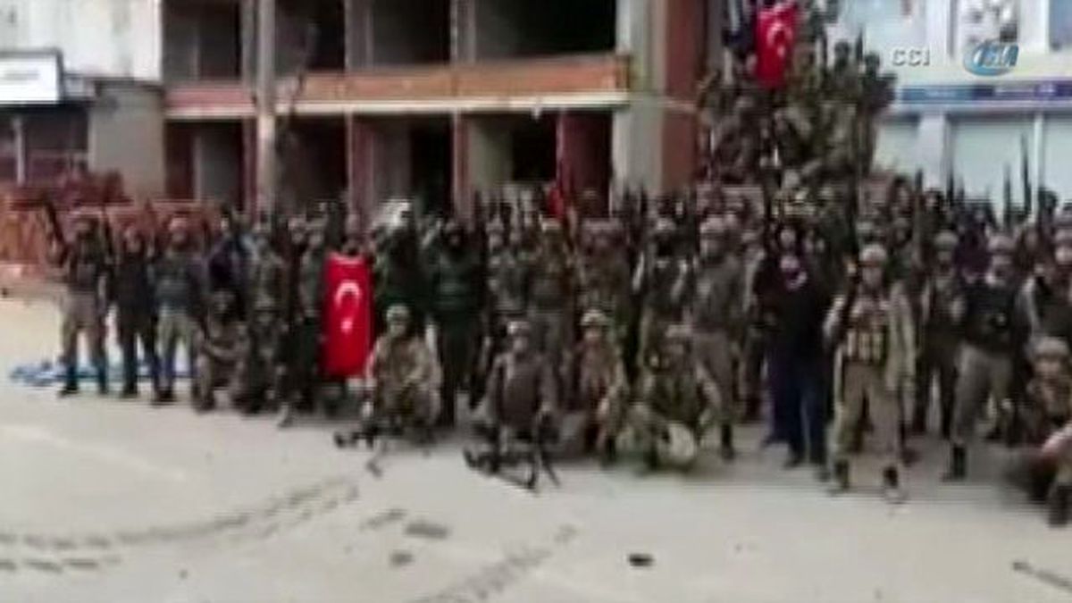 Komandolar, 429 Teröristin Öldürüldüğü İlçeyi Bu Marşla İnletti