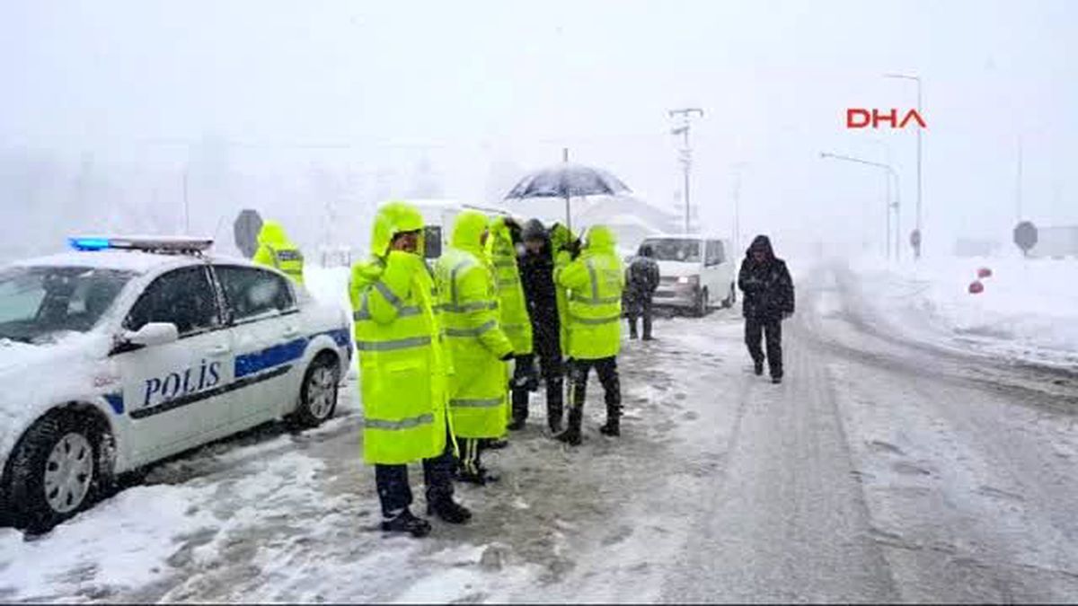 Düzce\'de Kar Ulaşımı Aksattı