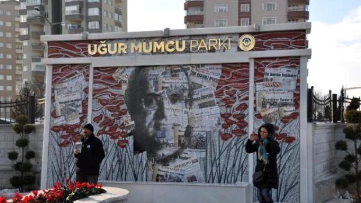 Eskişehir\'de Açılan Uğur Mumcu Parkı\'nda Bombalanan Otomobili Sergileniyor