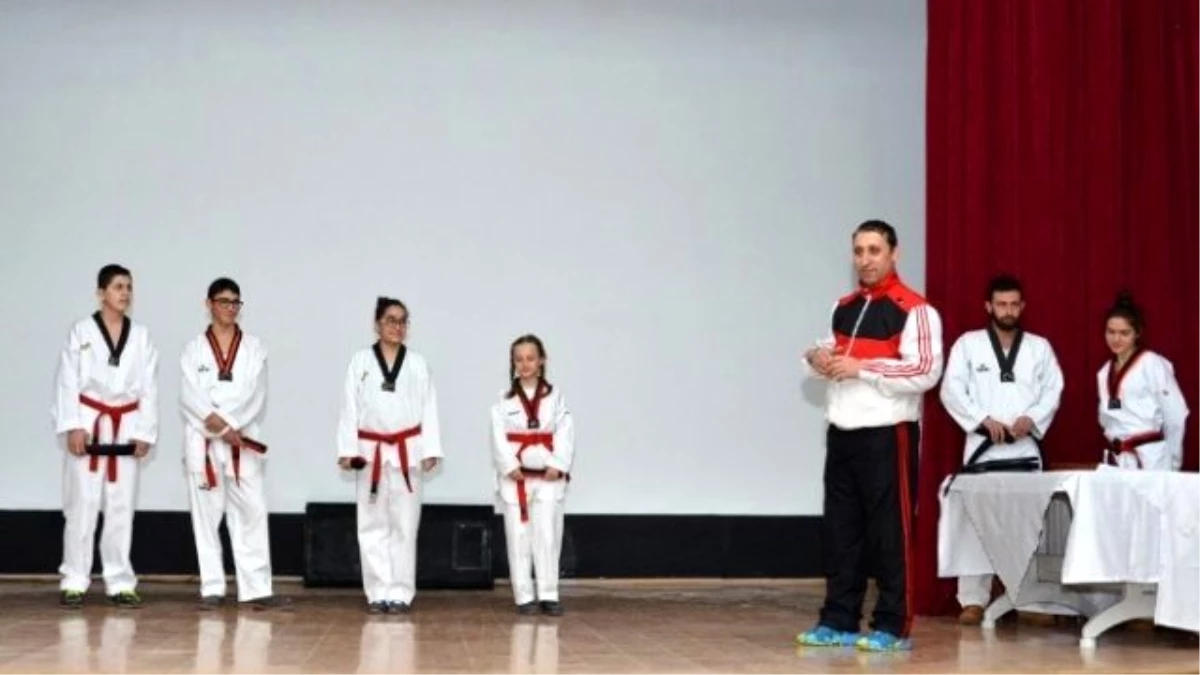 Foçalı Taekwondocular Kemer Heyecanı Yaşadı