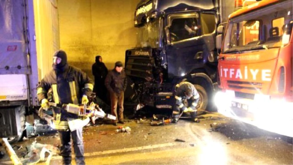 Havza Tüneli\'nde 11 Araç Zincirleme Kaza Yaptı 7 Kişi Yaralandı