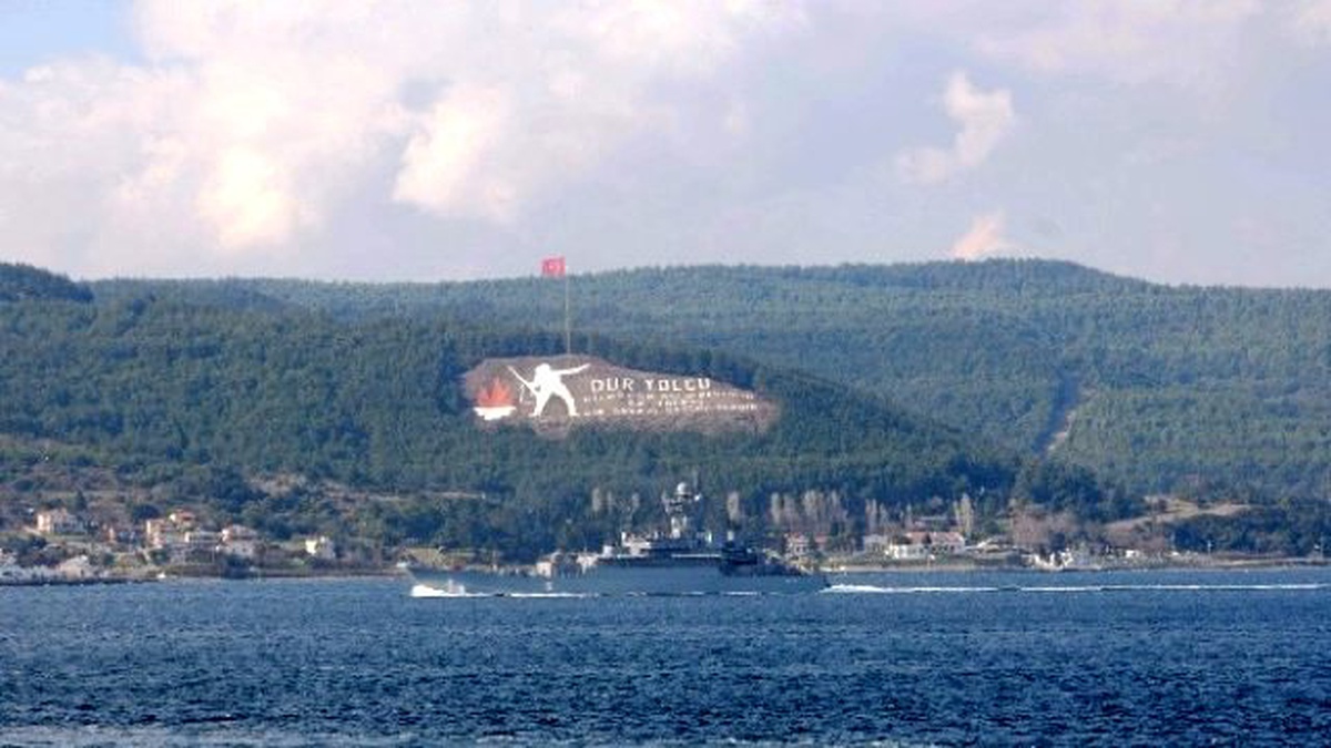 İki Rus Savaş Gemisi Çanakkale Boğazı\'ndan Geçti