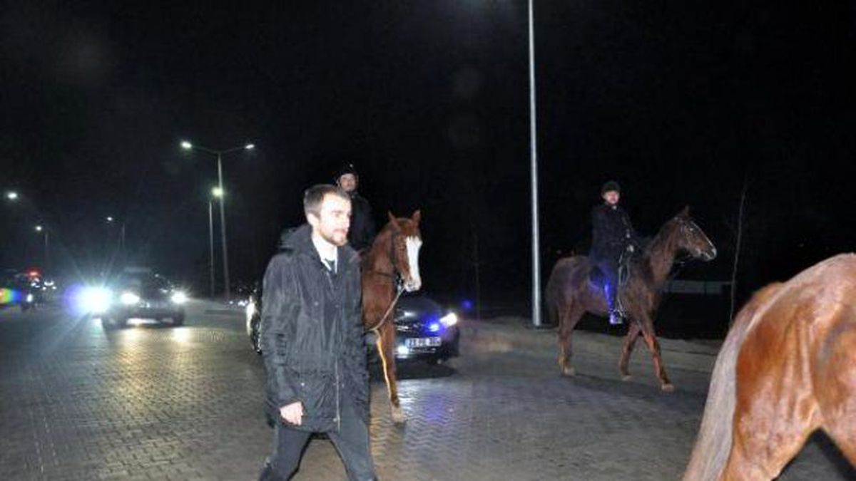 Kalkınma Bakanı Yılmaz\'a Atlı Karşılama