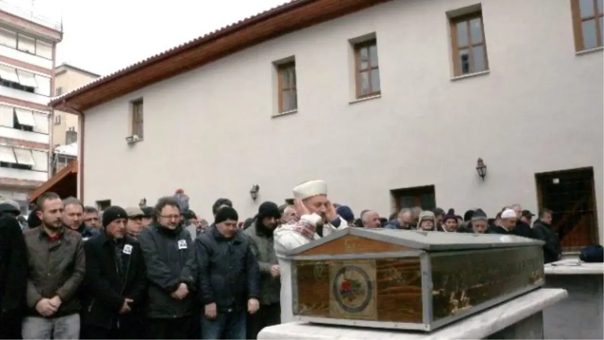 Kalp Krizinden Ölen Eczacı Son Yolculuğuna Uğurlandı