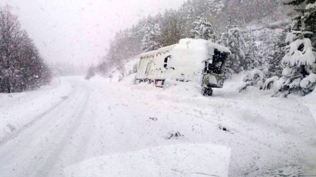 Kayan Tır Yolu Ulaşıma Kapattı