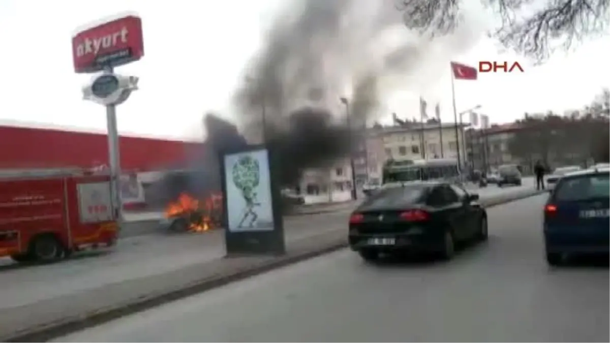 Konya - Sınav Saatini Beklerken Park Halindeki Otomobili Alev Alev Yandı