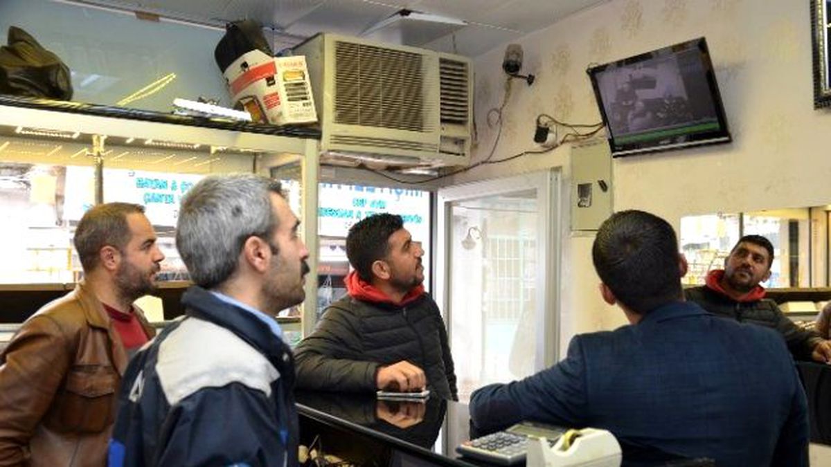 Kuyumcuya Sahte Altın Sattı