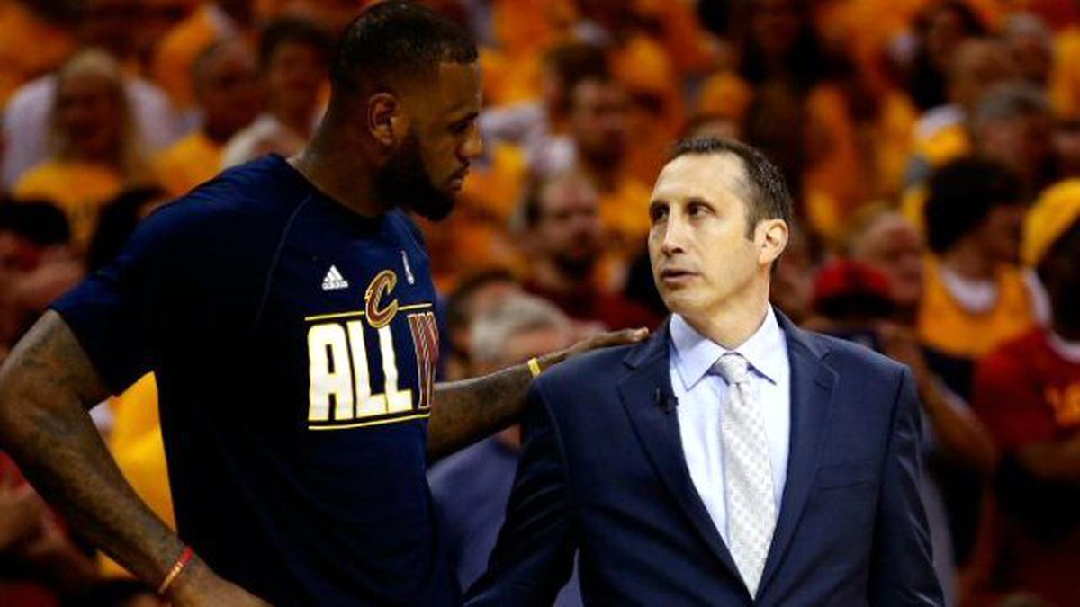 Lebron\'un Hocasını Gönderdiler