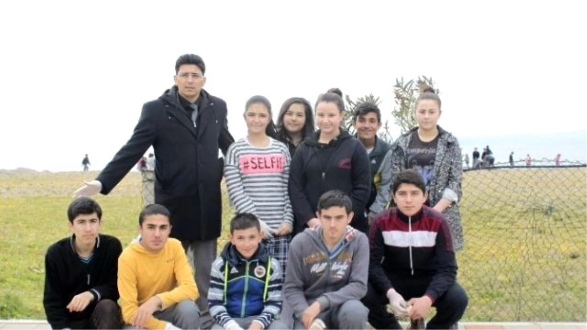 Öğrencilerden Bayır Bucak Türkmenlerine Nakdi Yardım