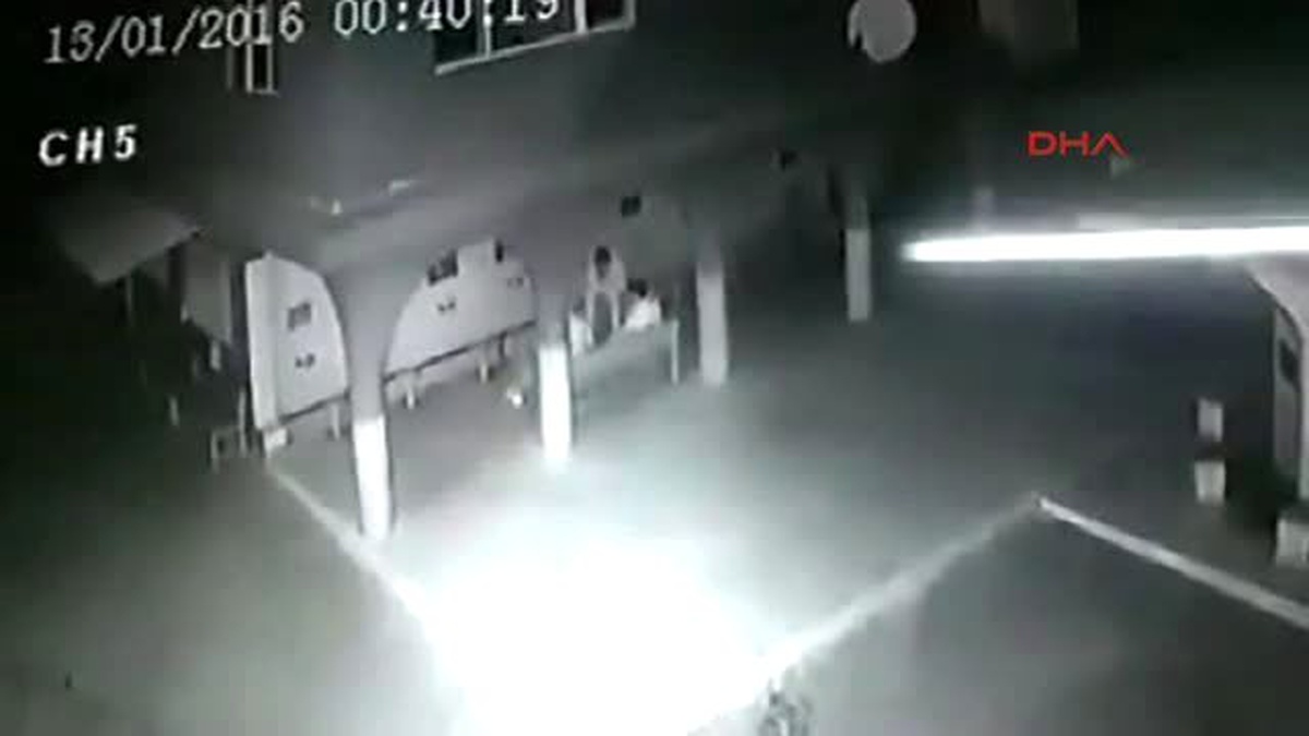 Salihli\'de 14 Yaşındaki Çocuğun Vurulma Güvenlik Kamerasında