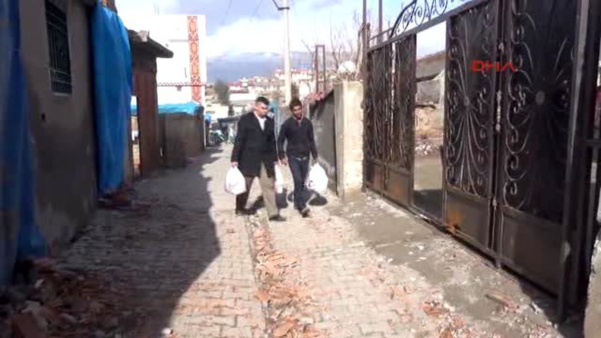 Silopi\'de Evleri Hasar Gören Ailelere Gıda Yardımı Yaptı