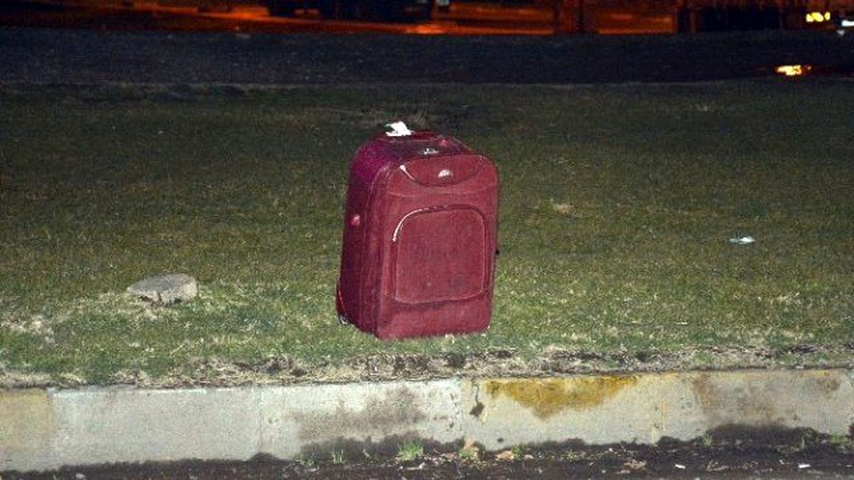 Siverek\'te Şüpheli Paketten Çocuk Oyuncakları ve Elbise Çıktı